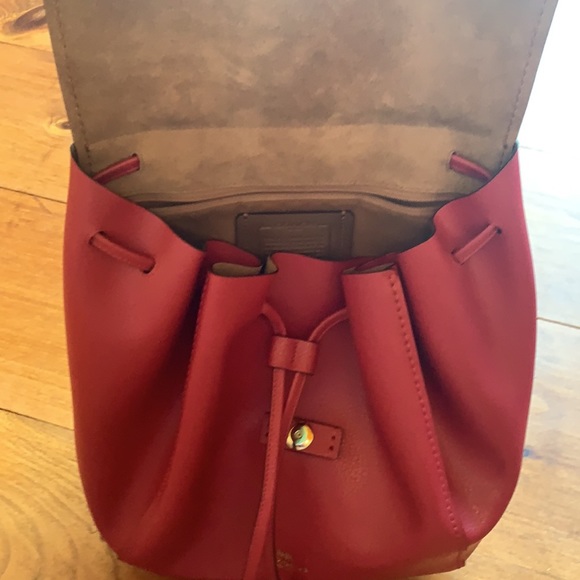 Red coach drawstring backpack w versatile straps - Picture 5 of 5
